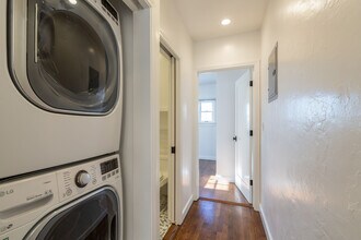 915 Manhattan Ave, Unit D in Hermosa Beach, CA - Building Photo - Building Photo