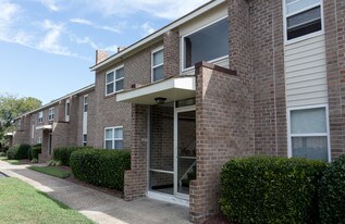 Cedar Creek Apartments in Portsmouth, VA - Building Photo