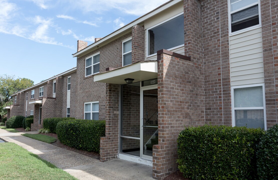 Cedar Creek Apartments in Portsmouth, VA - Building Photo