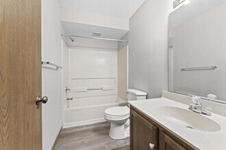 2136 Stirrup Ln in Toledo, OH - Building Photo - Building Photo