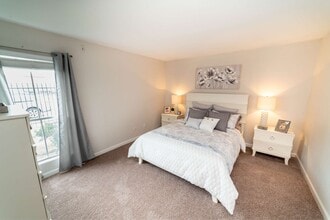 Somerset in Houston, TX - Foto de edificio - Building Photo