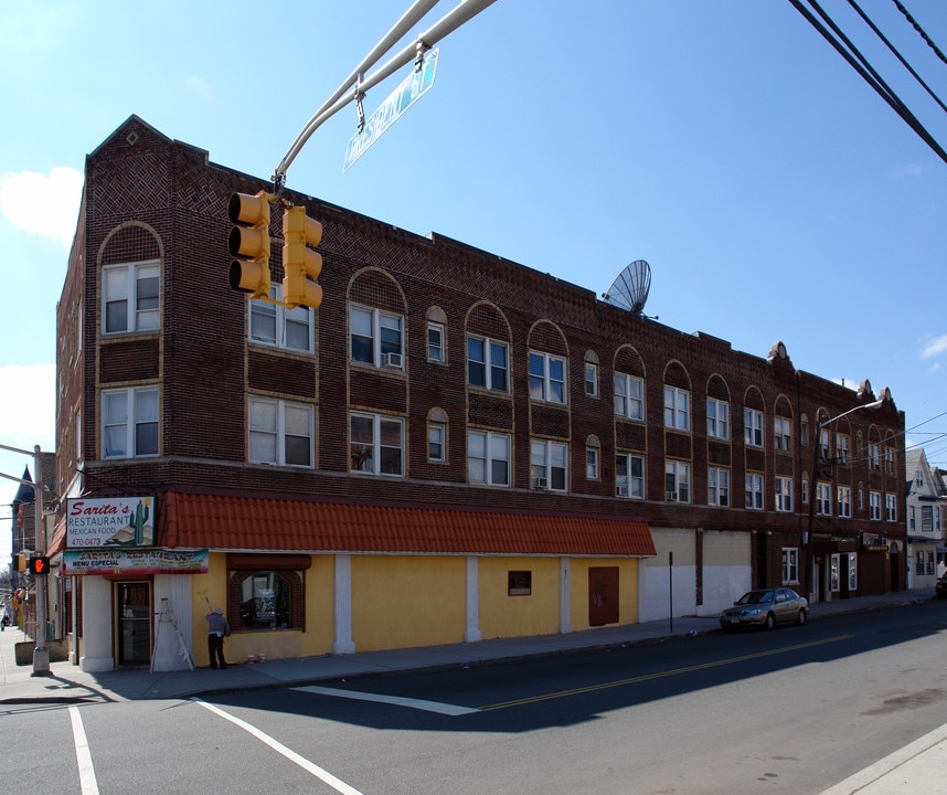 82-84-84 President St in Passaic, NJ - Building Photo