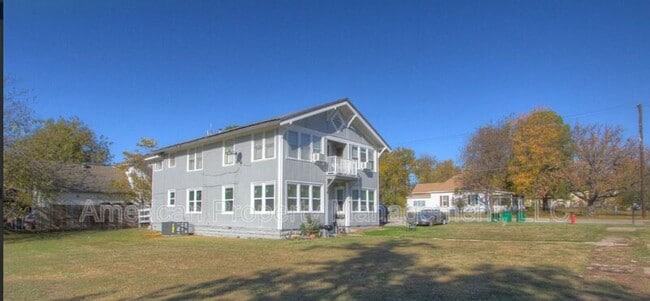 property at 502 S Walnut St