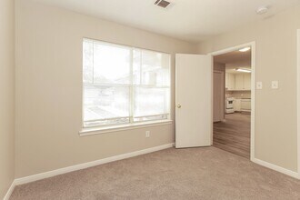 16360 Hidden River Ct in Conroe, TX - Foto de edificio - Building Photo