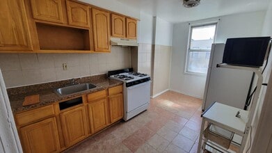 65 Washburn St in Jersey City, NJ - Building Photo - Building Photo