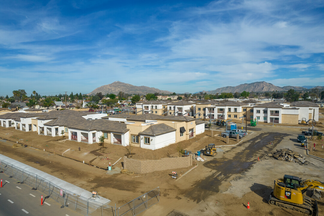 Courtyards at Cottonwood Apartments in Moreno Valley, CA - Foto de edificio