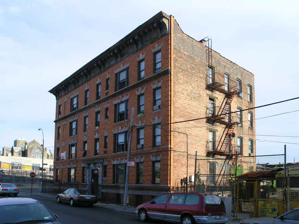 422 E 178th St in Bronx, NY - Foto de edificio