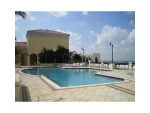 One City Plaza in West Palm Beach, FL - Foto de edificio - Building Photo