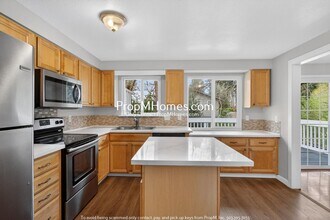 537 SW 19th Pl in Troutdale, OR - Building Photo - Building Photo