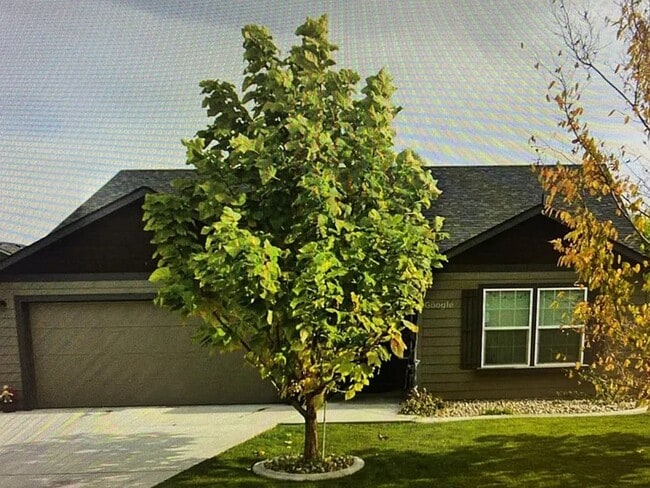 property at 629 S Lakeland Dr