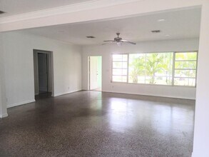 322 Vanderbilt Dr in Lake Worth Beach, FL - Building Photo - Building Photo