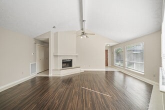 16107 Grassy Creek Dr in Houston, TX - Foto de edificio - Building Photo