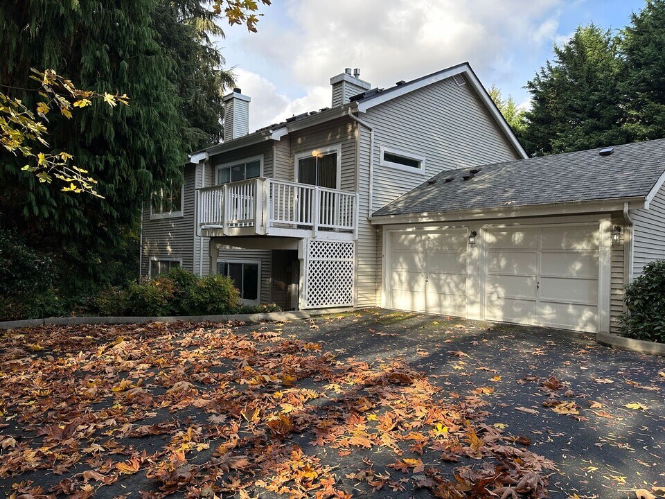 15917 67th Ln NE in Kenmore, WA - Building Photo