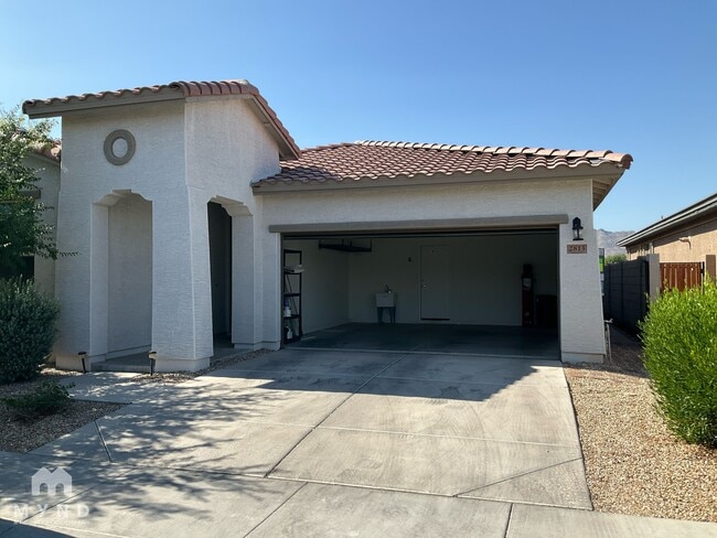 2813 W Apollo Rd