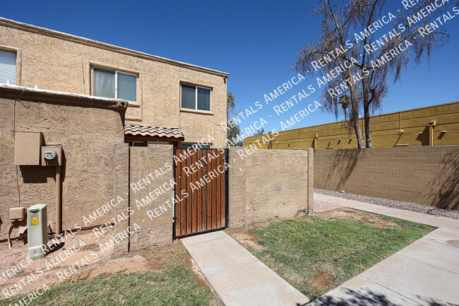 948 S Alma School Rd in Mesa, AZ - Building Photo - Building Photo