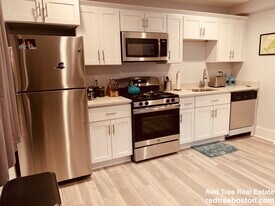 23 Pratt St, Unit 1 in Boston, MA - Building Photo