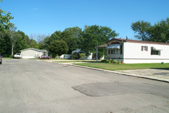 Parkwood Mobile Home Community in Flint, MI - Building Photo - Building Photo