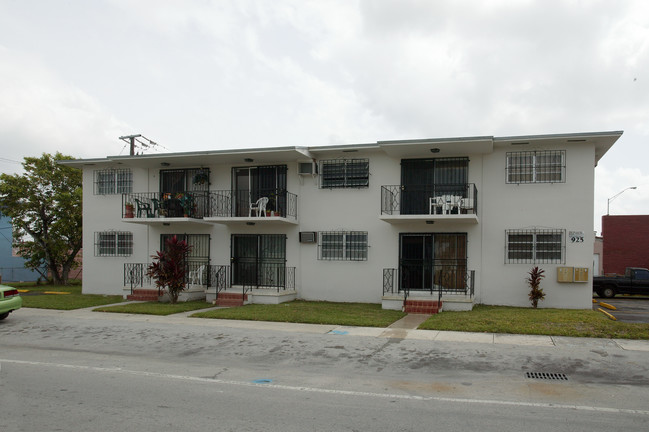 925 W 2nd Ave in Hialeah, FL - Building Photo - Building Photo