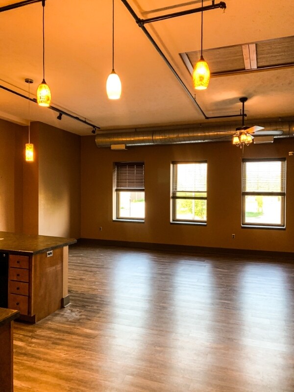 116 N Santa Fe Ave in Salina, KS - Building Photo - Building Photo