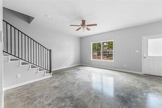 932 W Shirley St in Stephenville, TX - Building Photo - Building Photo