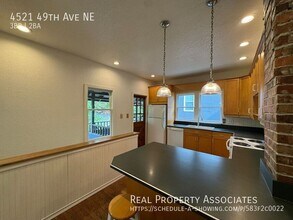 4521 49th Ave NE in Seattle, WA - Building Photo - Building Photo