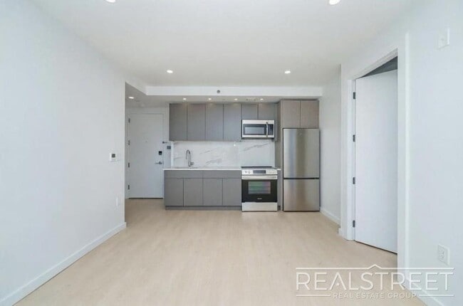 Bedford Avenue in Brooklyn, NY - Building Photo - Building Photo