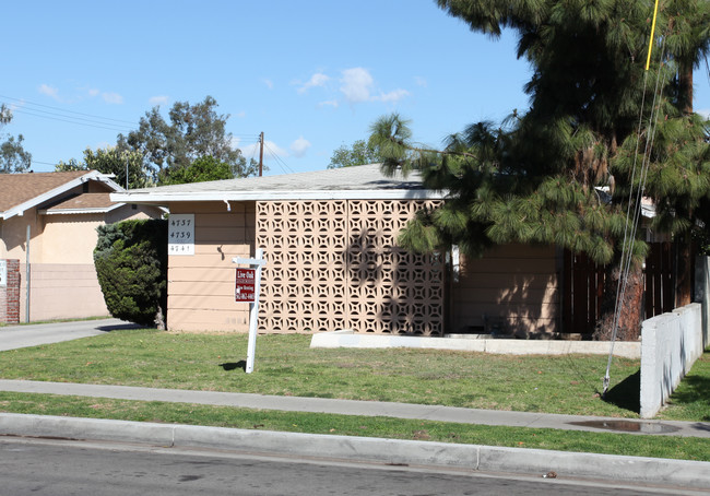 4737-4741 Live Oak St in Bell, CA - Building Photo - Building Photo