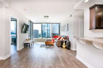 3338 Peachtree Rd NE in Atlanta, GA - Building Photo - Building Photo
