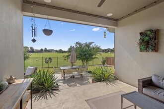 4945 Strada Dr in Round Rock, TX - Foto de edificio - Building Photo