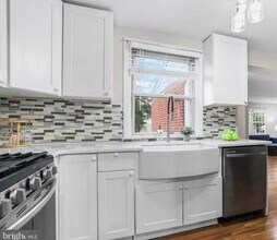 632 Dutton Cir in Springfield, PA - Building Photo - Building Photo