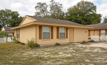 CHESTNUT APARTMENTS in Panama City, FL - Building Photo - Building Photo