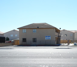 5755 E Lake Mead Blvd in Las Vegas, NV - Building Photo - Building Photo