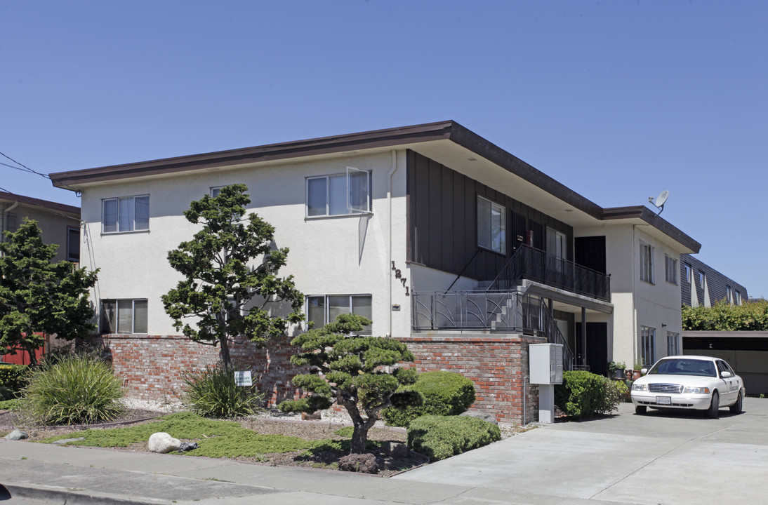 Howard Apartments in San Leandro, CA - Building Photo