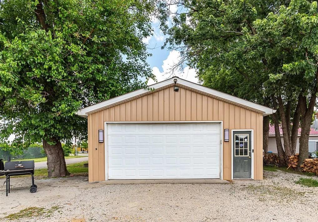 1029 Thomas V Bryant Dr in Jeffersonville, IN - Building Photo