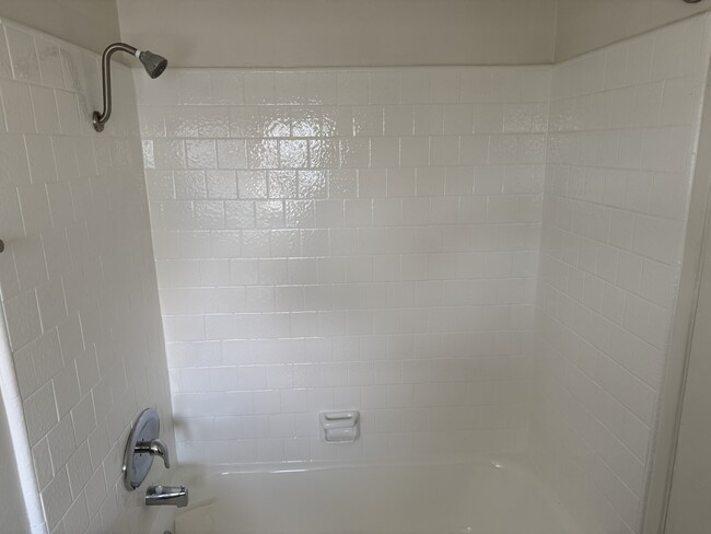 296 16th Pl, Unit B in Costa Mesa, CA - Building Photo - Building Photo