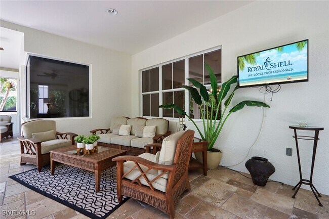 property at 2868 Tiburon Blvd E