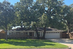 1915 Signet Dr in Euless, TX - Building Photo