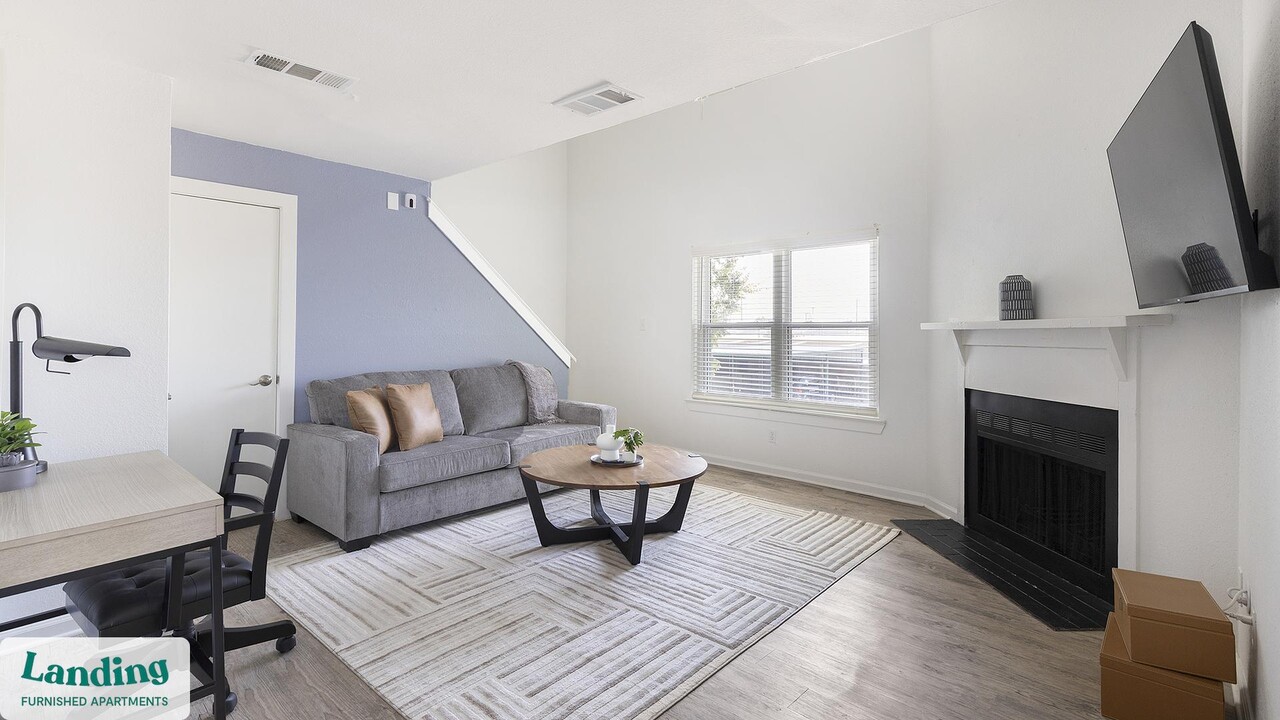 1225 E Pleasant Run Rd in Desoto, TX - Foto de edificio