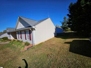 132 Falcon Ridge Dr in Boiling Springs, SC - Building Photo - Building Photo