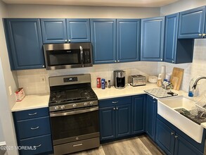 512 Harding Rd in Freehold, NJ - Building Photo - Building Photo