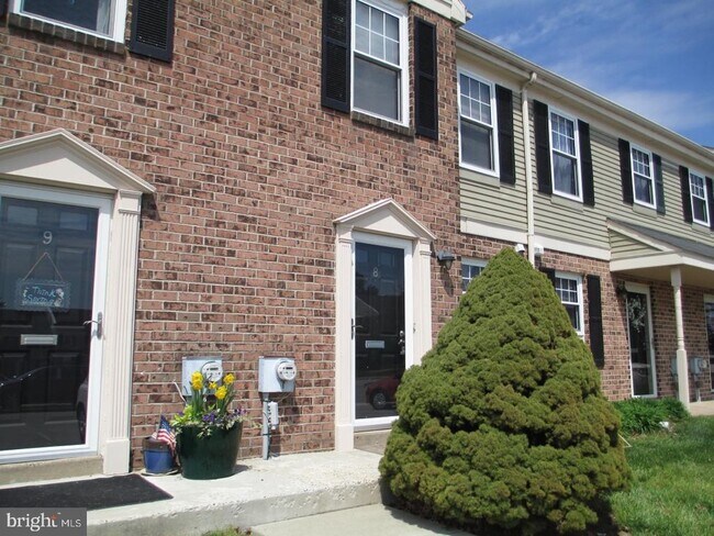 8 Coventry Ct in Blue Bell, PA - Building Photo - Building Photo