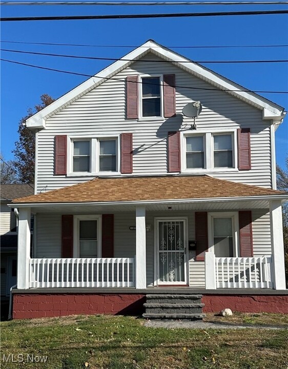 1733 Robindale St-Unit -UP in Wickliffe, OH - Building Photo