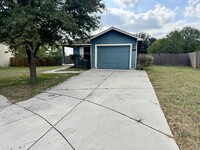 6950 Lunar Way in Converse, TX - Building Photo - Building Photo