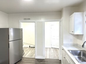 1331 83rd Ave in Oakland, CA - Building Photo - Building Photo