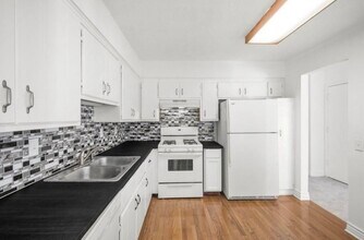 5325 70th Cir N in Minneapolis, MN - Foto de edificio - Building Photo