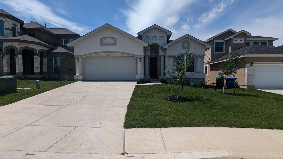 6931 Comanche Cougar in San Antonio, TX - Building Photo