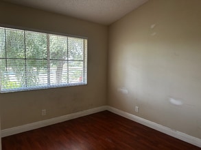 8438 NW 40th Ct in Sunrise, FL - Building Photo - Building Photo