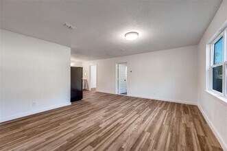 300 Water St in Whitesboro, TX - Building Photo - Building Photo