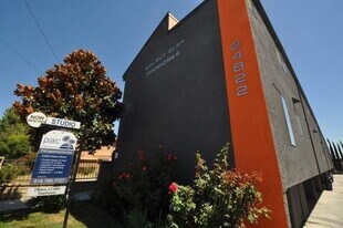 24822 Walnut St, Unit 02 in Santa Clarita, CA - Building Photo