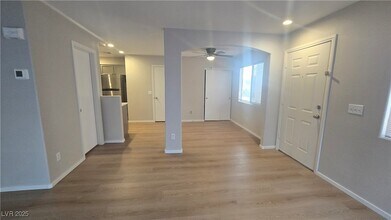 3236 Cheyenne Gardens Way, Unit 5268A in North Las Vegas, NV - Building Photo - Building Photo